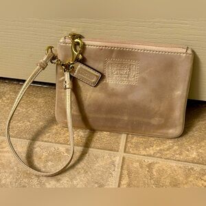 Authentic Coach “Poppy” wristlet, in pearl gold.